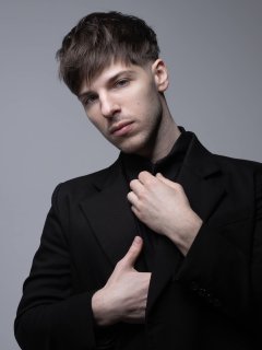 Автор и исполнитель Александр Эгромжан выпустил новую песню «ЛЮБИ»